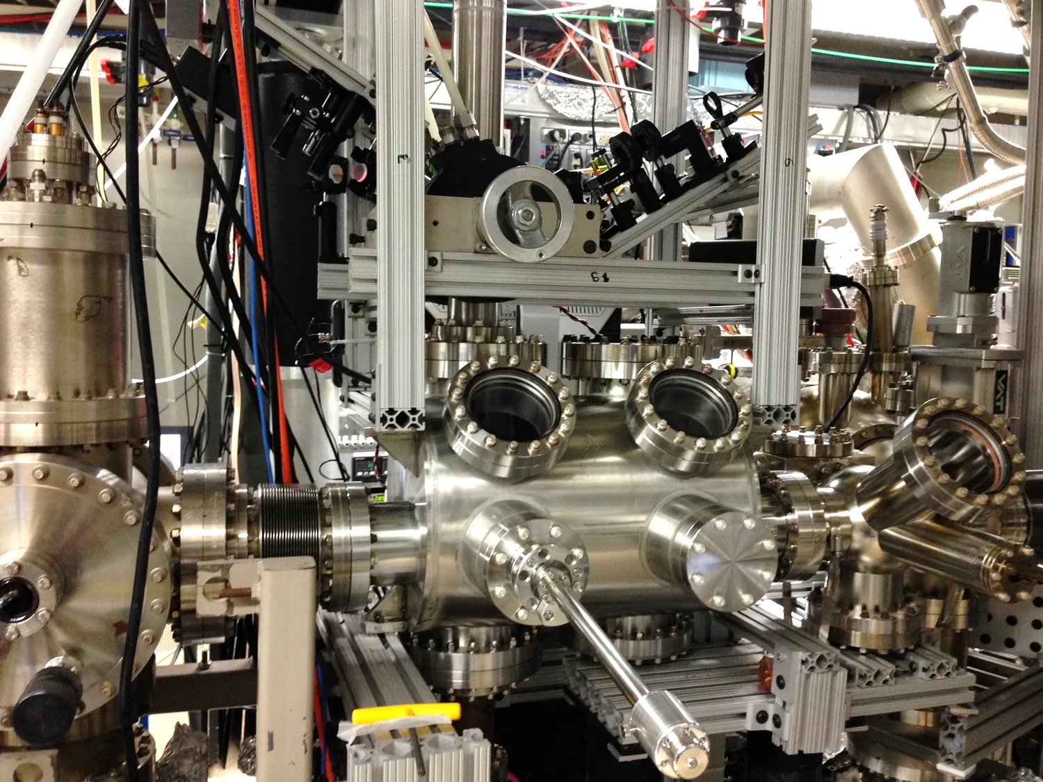 Vacuum chamber, optical components, and instrumentation of the custom MOKE magnetometer